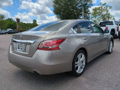 Used 2013 Nissan Altima 3.5 SV w/ Navigation Pkg FWD image 6