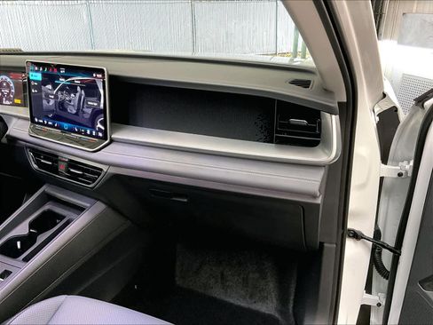 New 2026 Volkswagen Tiguan SE FWD image 28