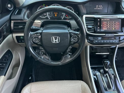 Used 2016 Honda Accord Touring image 17