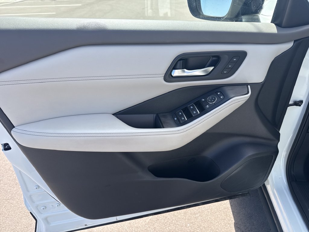 Used 2023 Nissan Rogue SL AWD/4WD image 12