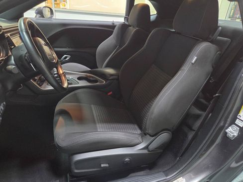 Used 2022 Dodge Challenger GT AWD/4WD image 18