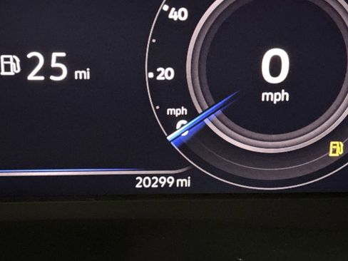 Used 2022 Volkswagen Atlas Cross Sport SE image 6