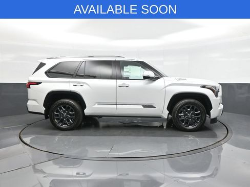 Used 2025 Toyota Sequoia Platinum AWD/4WD image 8