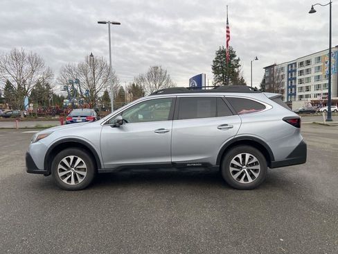 Used 2022 Subaru Outback Premium image 2