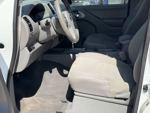 Used 2019 Nissan Frontier S RWD image 7