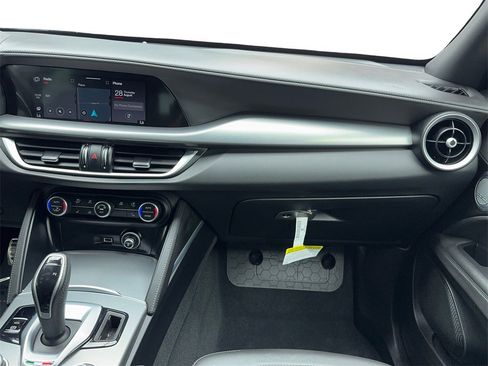 Used 2022 Alfa Romeo Stelvio Veloce image 19