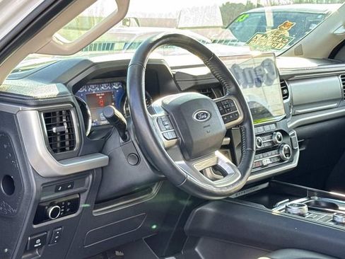 Used 2024 Ford Expedition XLT image 28
