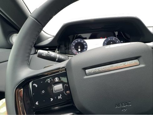 Used 2025 Land Rover Range Rover Evoque Dynamic SE AWD/4WD image 43
