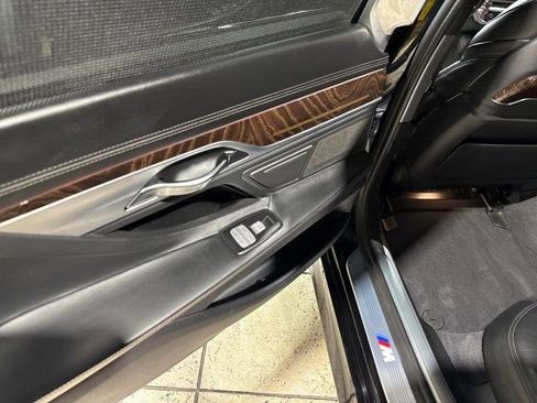 Used 2019 BMW 750i image 19