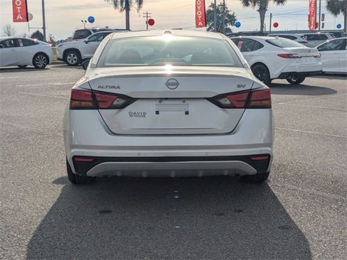 Used 2024 Nissan Altima 2.5 SV image 4