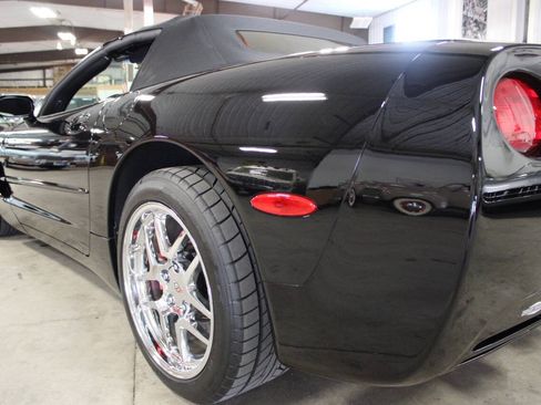 Used 1999 Chevrolet Corvette Convertible w/ Memory Pkg RWD image 10