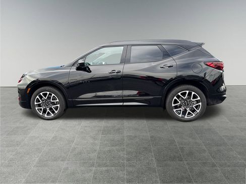 Used 2025 Chevrolet Blazer RS image 2