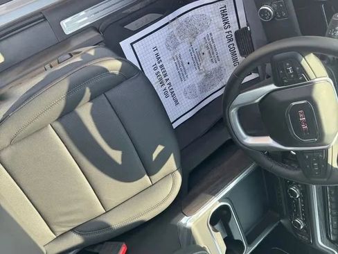 Used 2020 Chevrolet Silverado 1500 Custom w/ Custom Value Package image 10