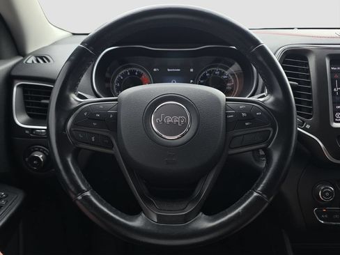 Used 2019 Jeep Cherokee Trailhawk AWD/4WD image 9