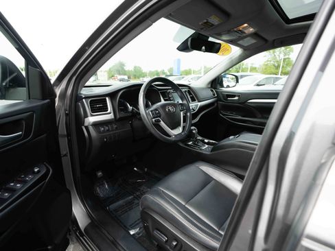 Used 2018 Toyota Highlander XLE w/ Protection Package #3 AWD/4WD image 8
