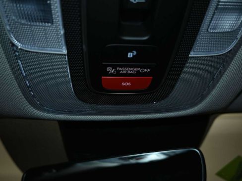 Used 2025 Hyundai Elantra Limited FWD image 18