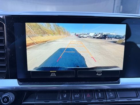 Used 2024 Chevrolet Silverado 2500 LT w/ Convenience Package image 17