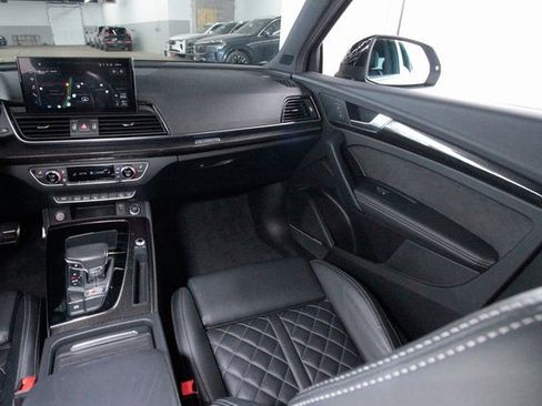 Used 2021 Audi SQ5 Prestige w/ Prestige Package image 9