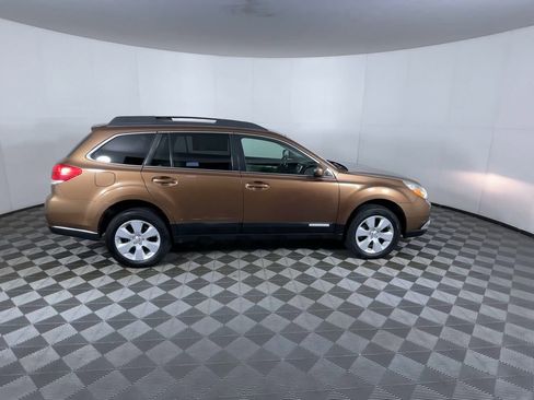 Used 2011 Subaru Outback 2.5i Premium w/ All-Weather Pkg image 9