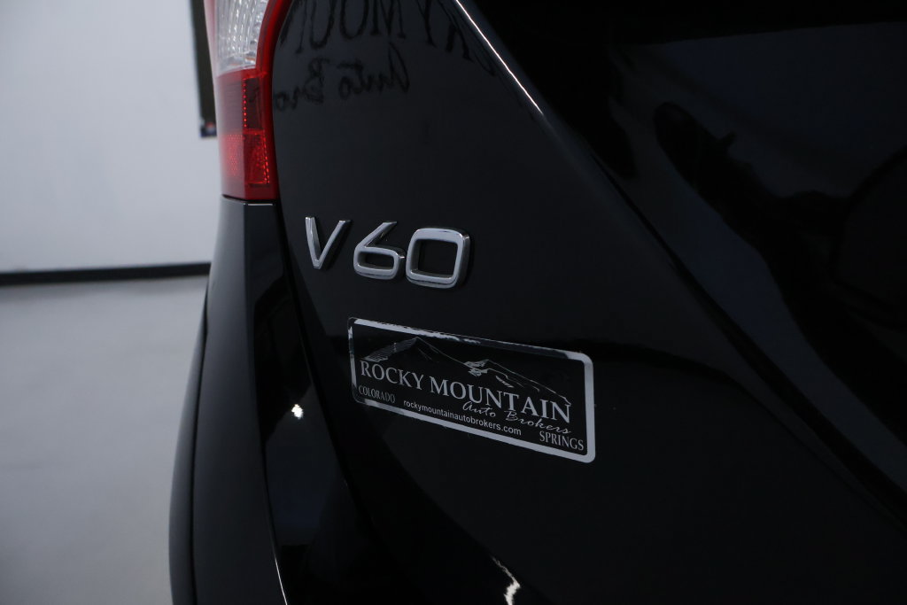 Used 2018 Volvo V60 T5 Cross Country AWD/4WD image 10