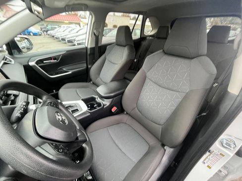 Used 2025 Toyota RAV4 XLE image 37