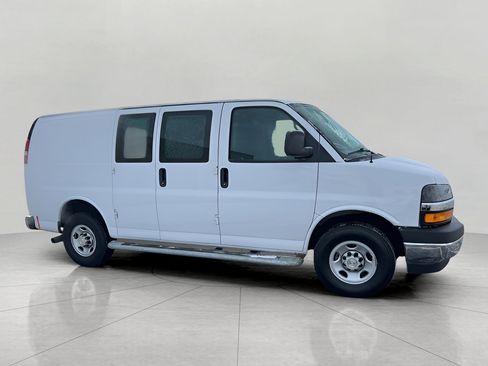 Used 2024 Chevrolet Express 2500 w/ Driver Convenience Package image 9