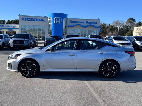 Used 2024 Nissan Altima 2.5 SR image 3