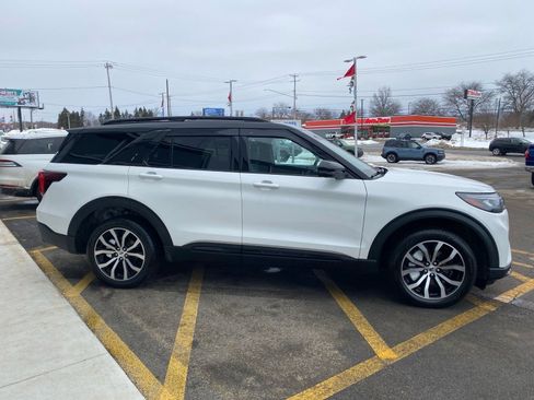 Used 2025 Ford Explorer ST-Line image 5