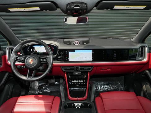 Certified 2025 Porsche Cayenne E-Hybrid AWD/4WD image 31
