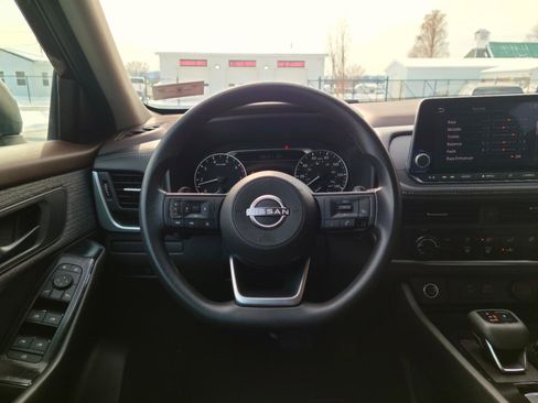 Used 2023 Nissan Rogue S image 10