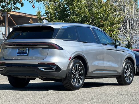 Certified 2024 Lincoln Nautilus Premier image 4