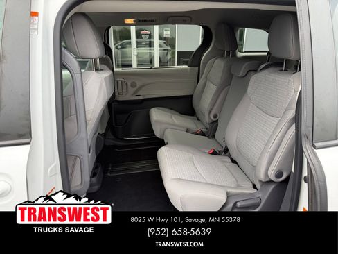 Used 2021 Toyota Sienna LE AWD/4WD image 6