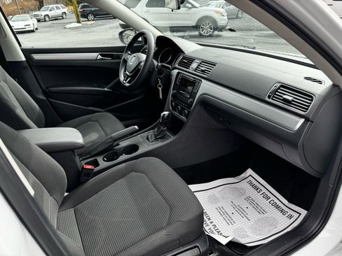 Used 2017 Volkswagen Passat 1.8T S image 22