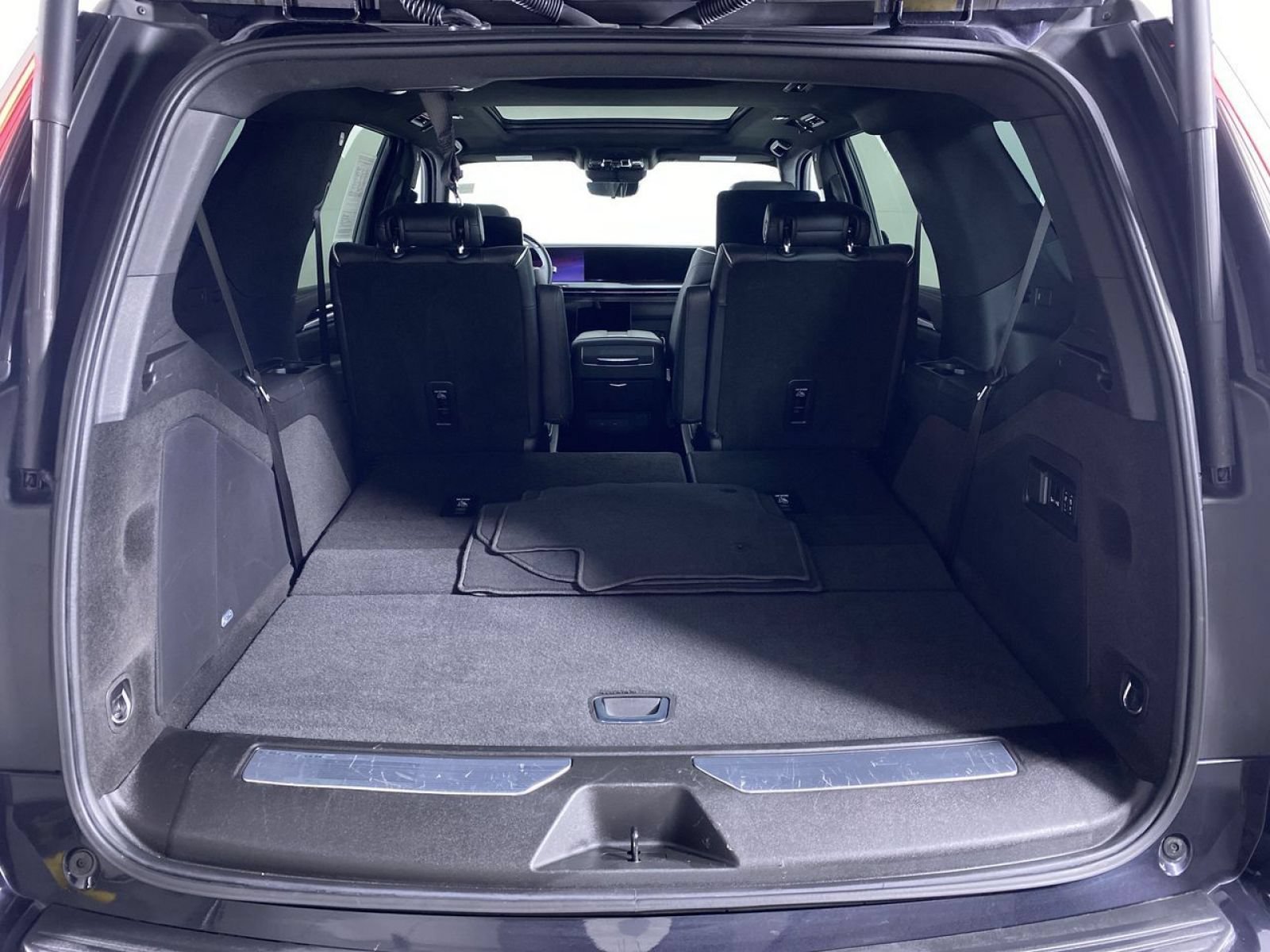 Certified 2026 Cadillac Escalade Luxury AWD/4WD image 16