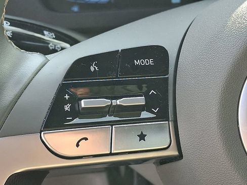Used 2025 Hyundai Elantra Sport FWD image 21