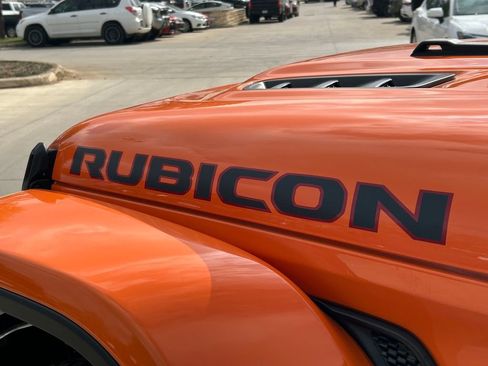 Used 2025 Jeep Gladiator Rubicon w/ Convenience Group image 13