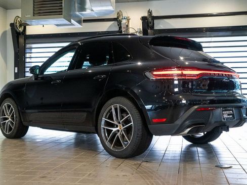 Certified 2022 Porsche Macan image 3