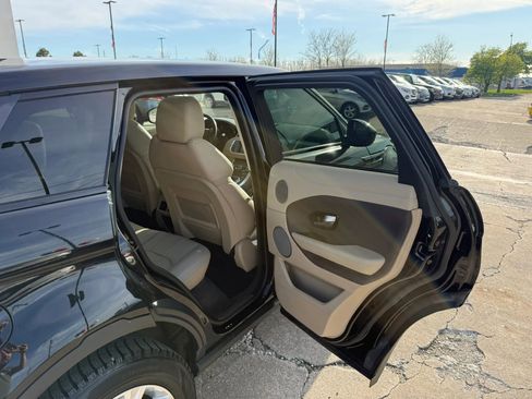 Used 2017 Land Rover Range Rover Evoque SE image 23