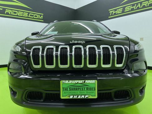 Used 2017 Jeep Cherokee Latitude w/ Comfort & Sound Group AWD/4WD image 3