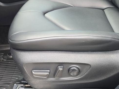 Certified 2024 Toyota Highlander XLE image 30