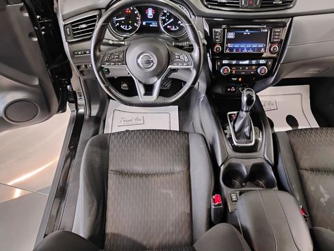 Used 2019 Nissan Rogue SV image 17