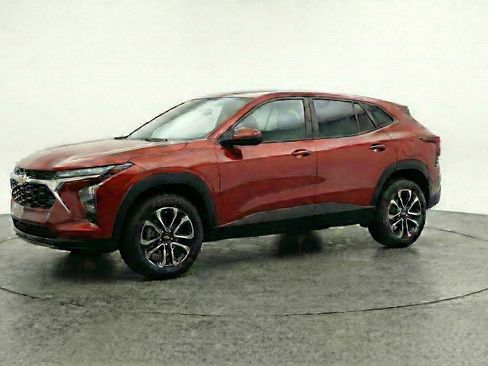 Used 2025 Chevrolet TrailBlazer LT image 3