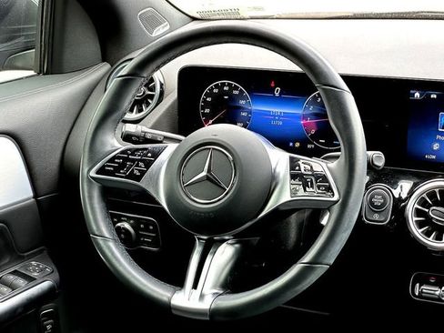 Used 2025 Mercedes-Benz GLA 250 image 31