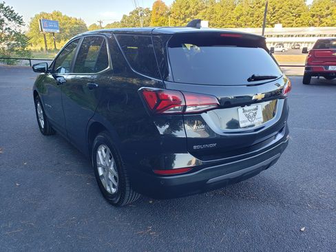 Used 2022 Chevrolet Equinox LT w/ Driver Convenience Package image 3