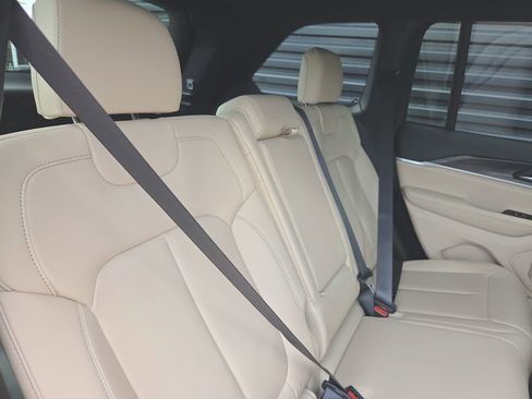 Used 2025 Jeep Grand Cherokee Limited image 21