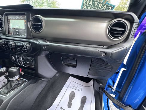 Used 2021 Jeep Gladiator Sport image 41