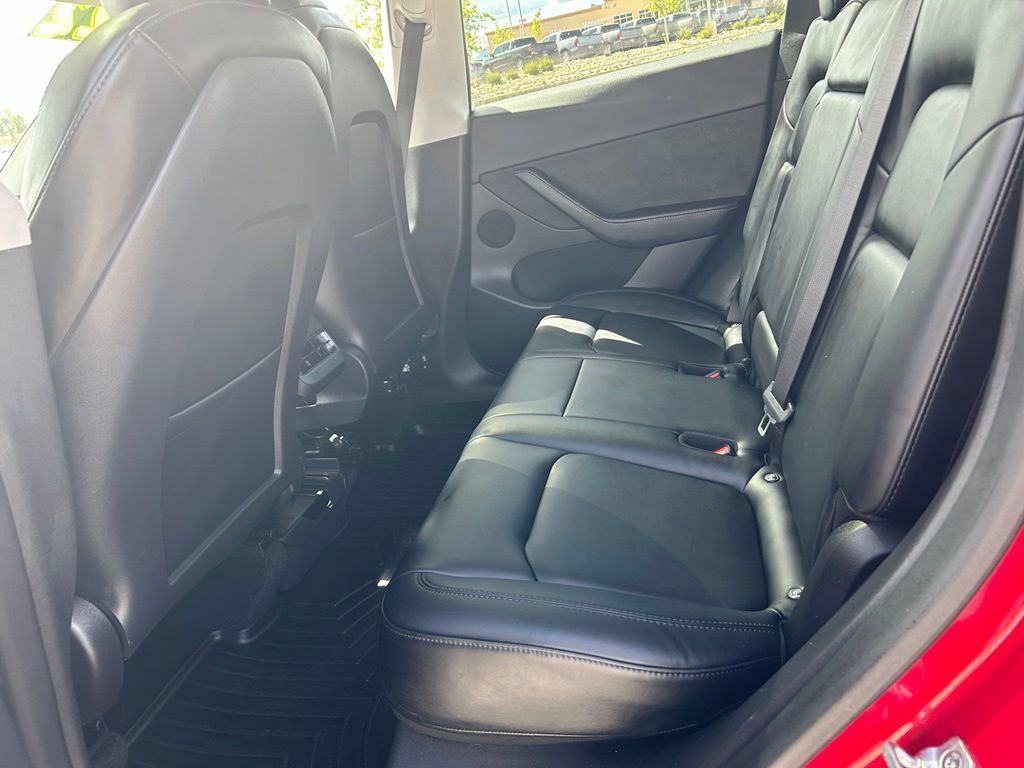 Used 2022 Tesla Model Y Performance AWD/4WD image 21