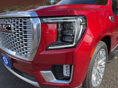Used 2024 GMC Yukon Denali w/ Advanced Technology Package image 9