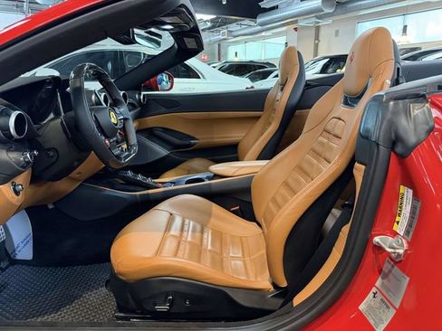 Used 2019 Ferrari Portofino RWD image 18