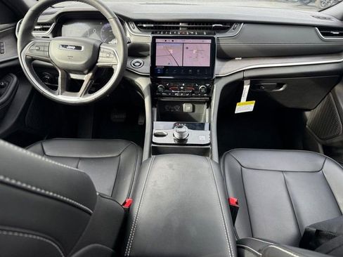 New 2025 Jeep Grand Cherokee Limited w/ Black Appearance Package image 7